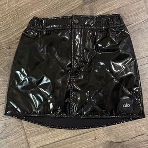Alo Yoga Black Glossy moto Quilted Mini Skirt Women’s Size S